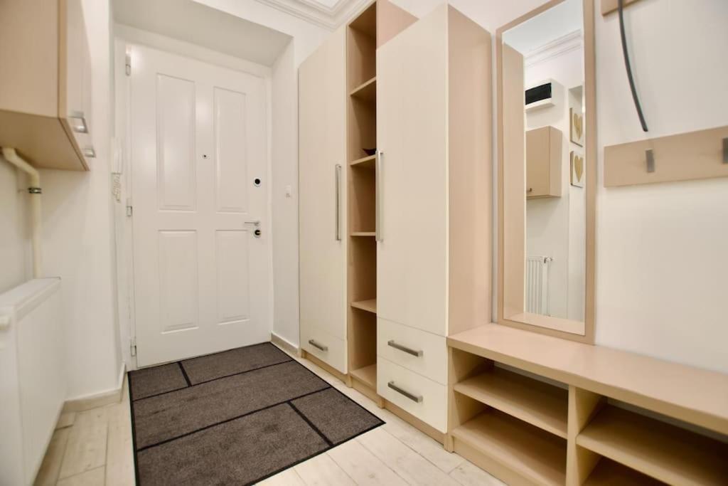 Standard Apartment By Hi5- Podmaniczky Street Budapest Extérieur photo