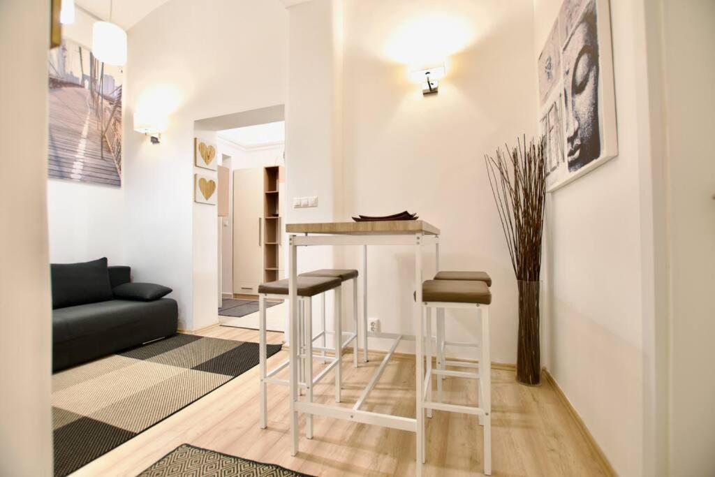 Standard Apartment By Hi5- Podmaniczky Street Budapest Extérieur photo